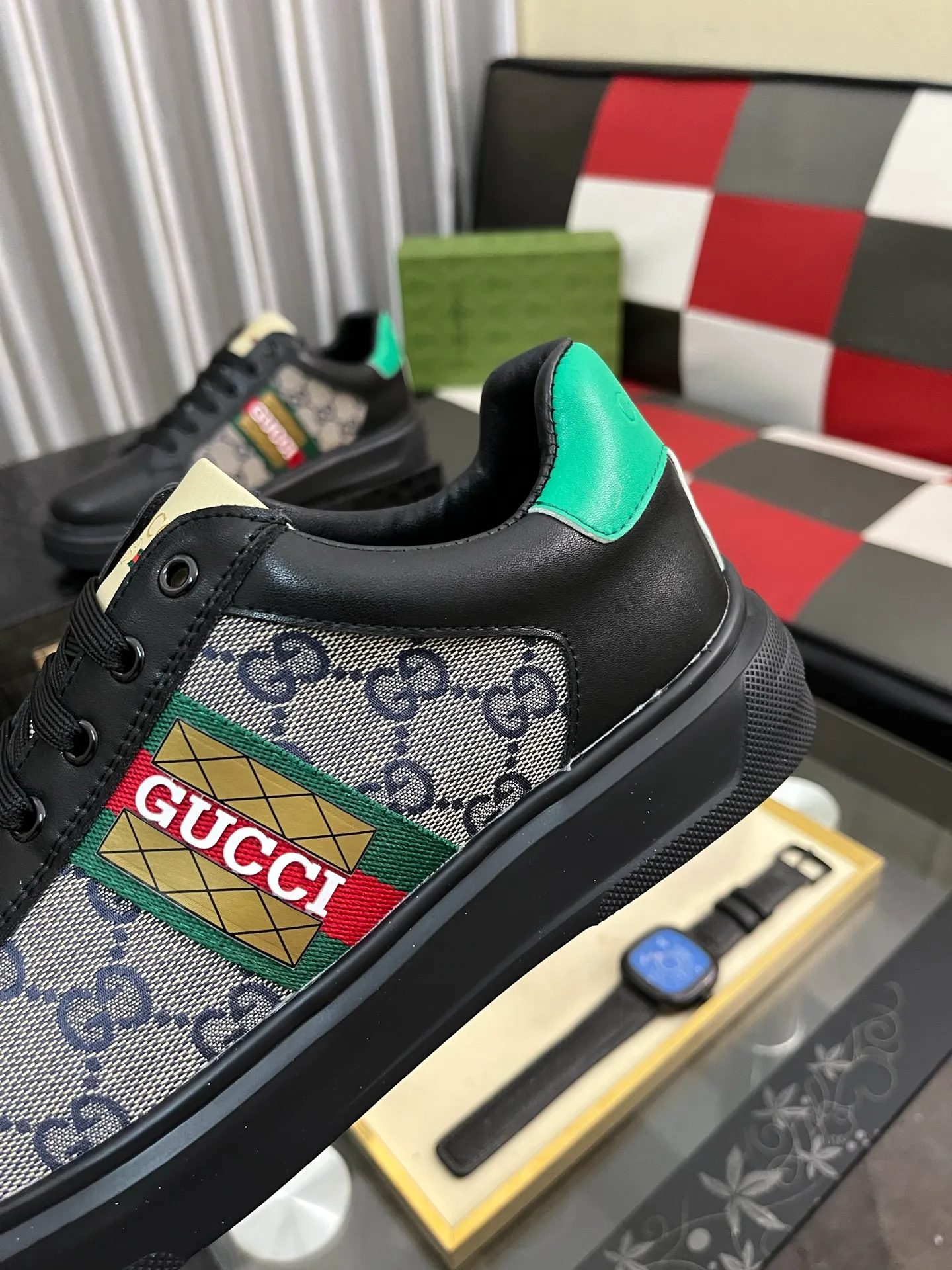 Men's shoes 💰420⌚️⌚️ [Gucci·Gucci] Original quality. ~ Unique modern style sneakers. 🏃A must-have casual shoe for trendy men😍😍 Original brand imported from Italy, imported original leather, sheep lining (refuses to discolor and grind feet) Sole: Original sole provided by the original factory, French lazy style design ⚠️Fit to the feet, original quality, super comfortable original sole. Code number: 38-442️⃣Colors available